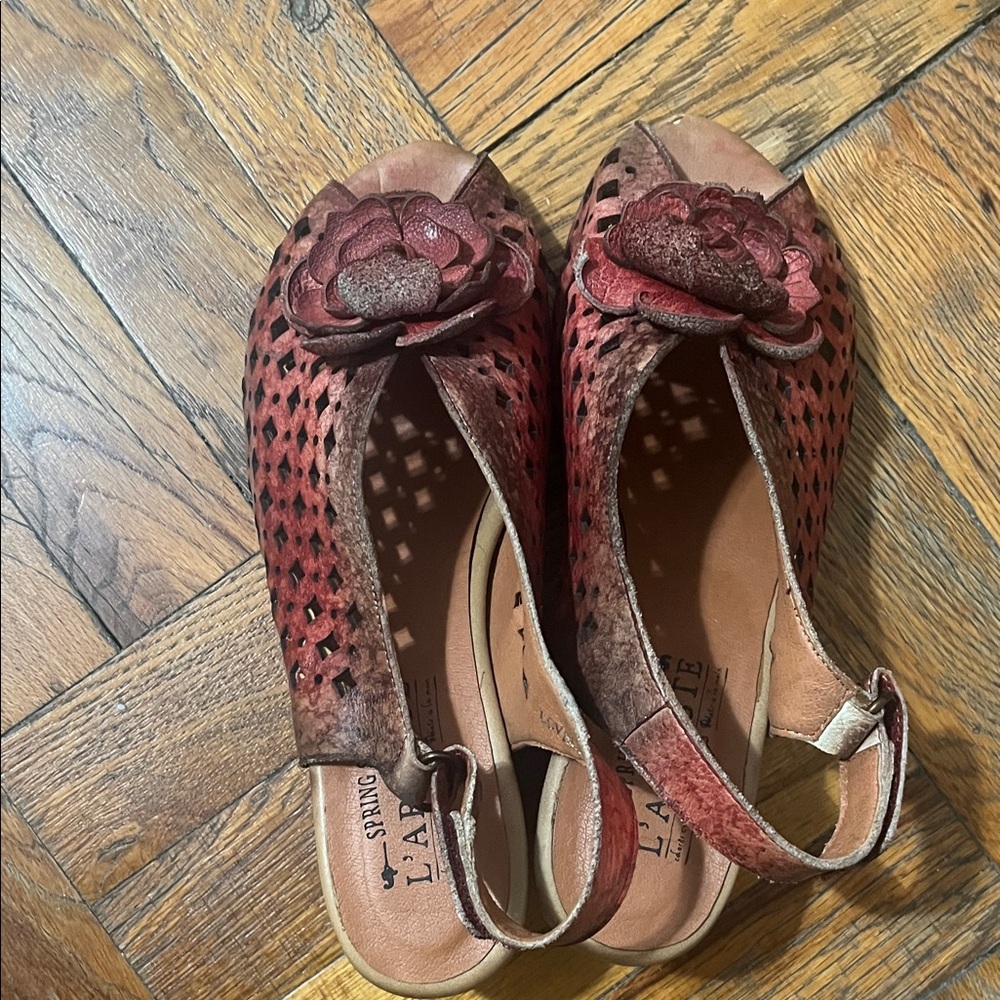 Spring Step Women's Floral Cutout Sandals - Burgundy